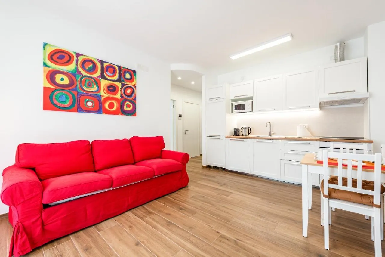 Central Station Apt With Parking Bari