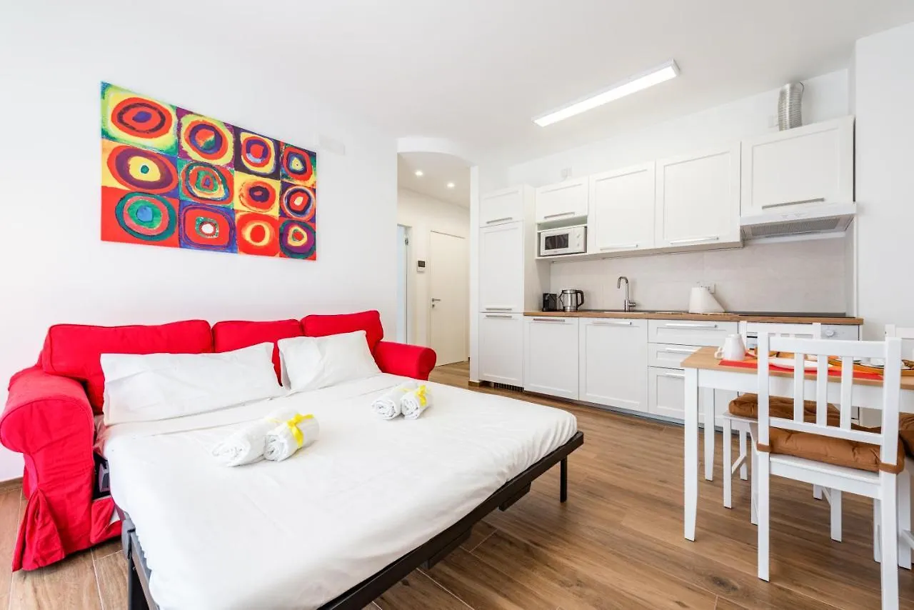 Central Station Apt With Parking Bari Apartment