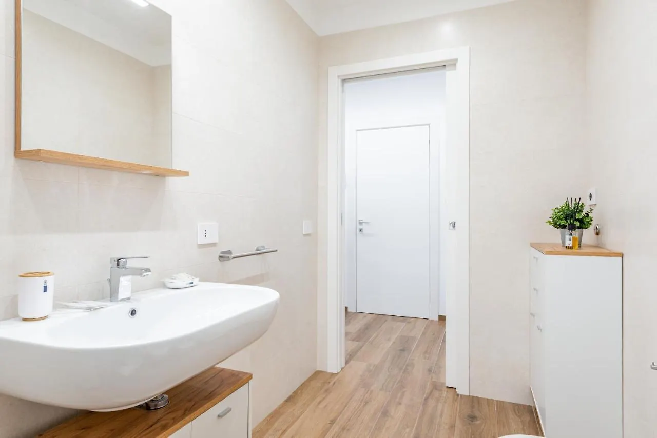 Appartamento Central Station Apt With Parking Bari
