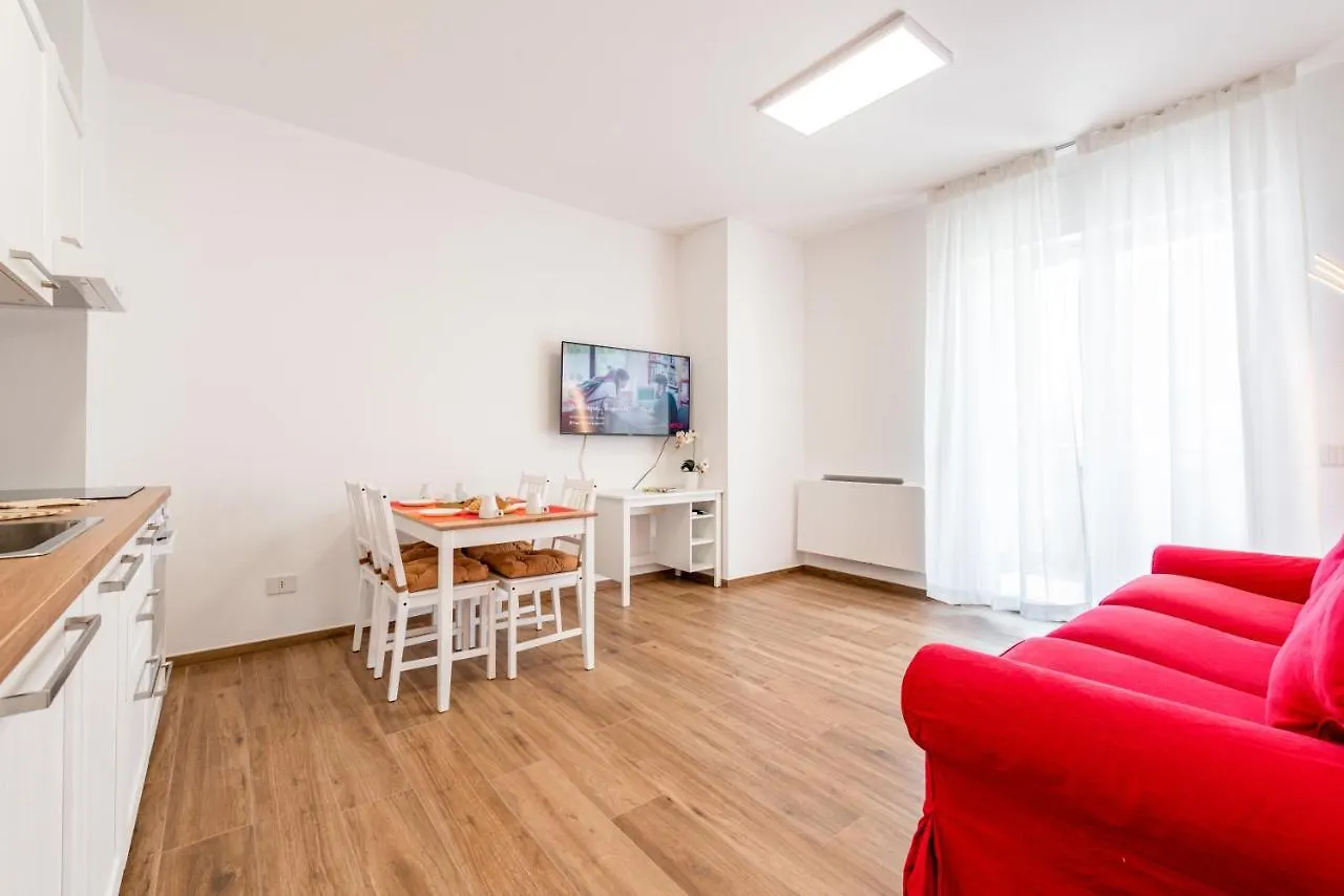 Apartment Central Station Apt With Parking Bari