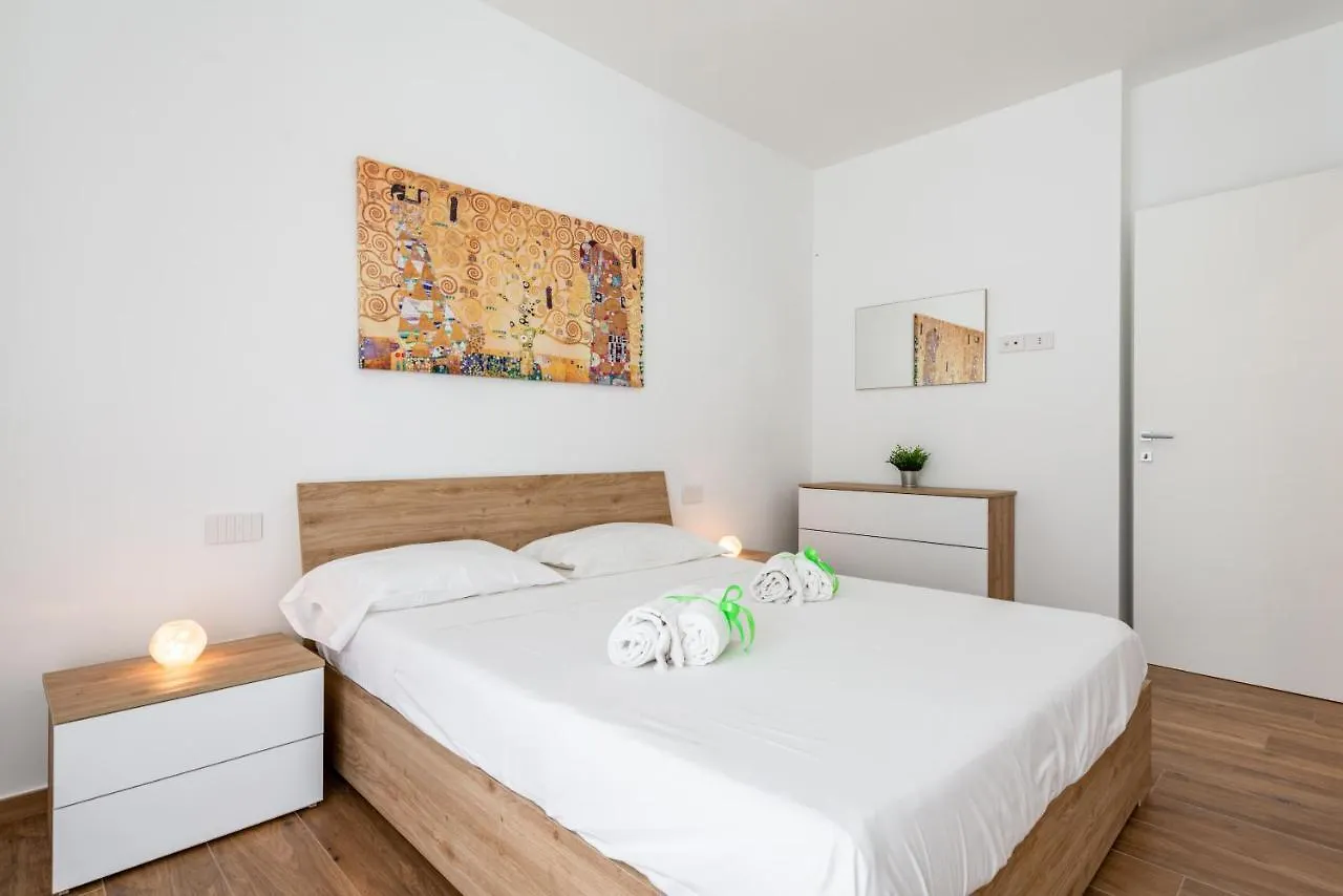 Central Station Apt With Parking Bari Apartment